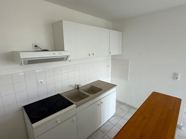 CHASSE ROYALE-APPARTEMENT T3 65m²+PLACE DE PARKING EN SOUS-SOL