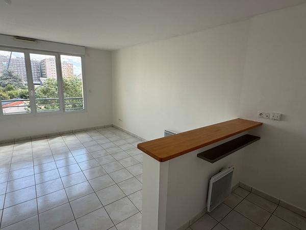 CHASSE ROYALE-APPARTEMENT T3 65m²+PLACE DE PARKING EN SOUS-SOL