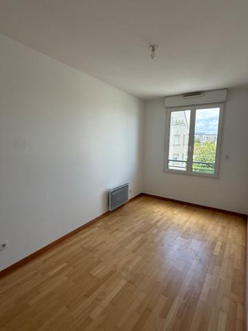 CHASSE ROYALE-APPARTEMENT T3 65m²+PLACE DE PARKING EN SOUS-SOL