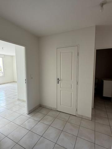 CHASSE ROYALE-APPARTEMENT T3 65m²+PLACE DE PARKING EN SOUS-SOL