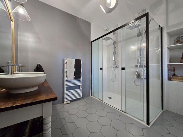 Maison familiale chambre en RDC + grange et garage