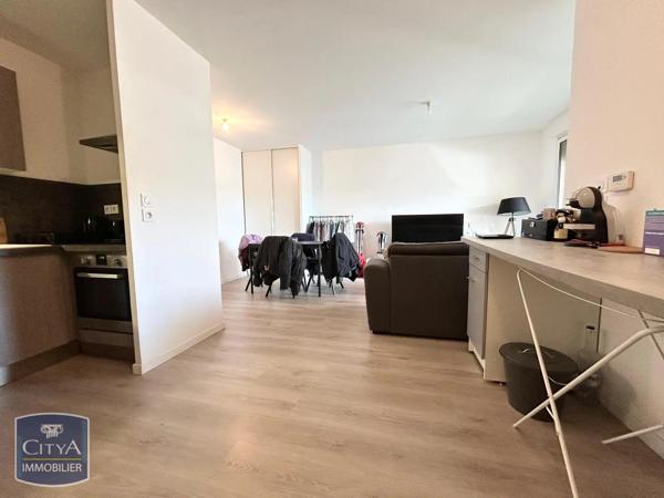 Appartement à louer 3 pièces 61.15m² Tours (37100)