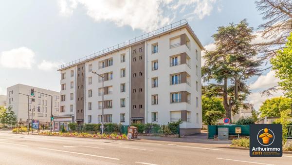 Location                                                      Appartement
                        
                     3 pièces                      54 m2                     à Décines-Charpieu
