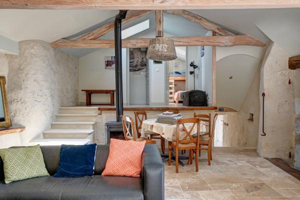 Pujols (47300) Charmante maison en pierre avec gîte et piscine