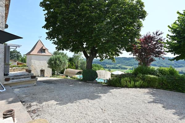 Pujols (47300) Charmante maison en pierre avec gîte et piscine