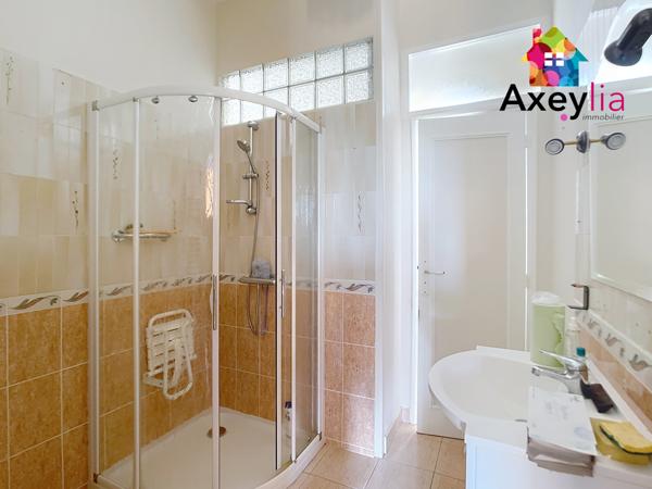 Le Coteau (42120) A VENDRE - LE COTEAU - MAISON DES ANNÉES 30 AVEC TROIS CHAMBRES, TERRAIN ET DÉPENDANCES