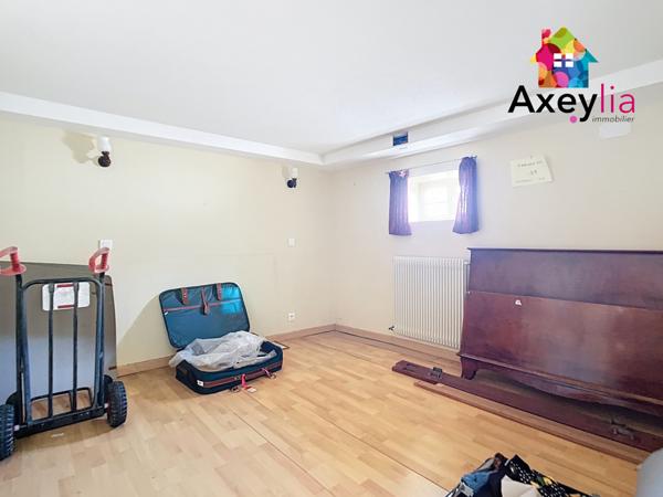 Le Coteau (42120) A VENDRE - LE COTEAU - MAISON DES ANNÉES 30 AVEC TROIS CHAMBRES, TERRAIN ET DÉPENDANCES