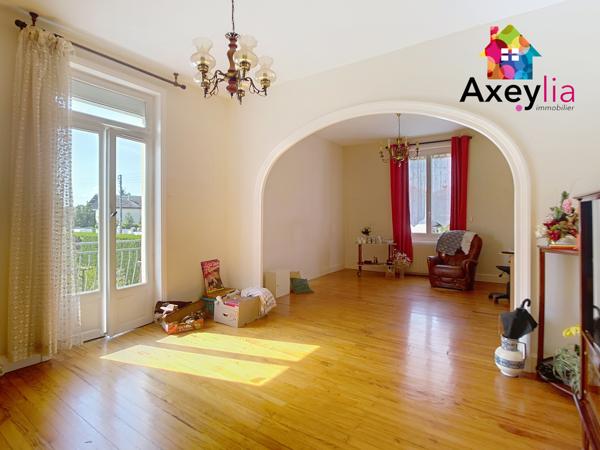 Le Coteau (42120) A VENDRE - LE COTEAU - MAISON DES ANNÉES 30 AVEC TROIS CHAMBRES, TERRAIN ET DÉPENDANCES