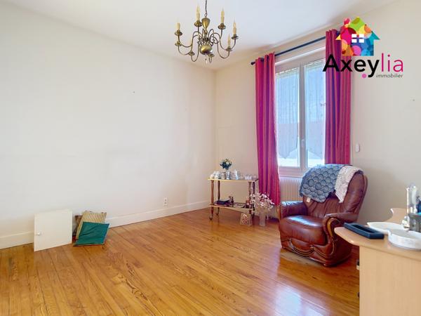 Le Coteau (42120) A VENDRE - LE COTEAU - MAISON DES ANNÉES 30 AVEC TROIS CHAMBRES, TERRAIN ET DÉPENDANCES