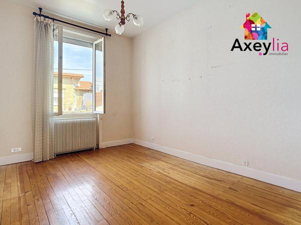 Le Coteau (42120) A VENDRE - LE COTEAU - MAISON DES ANNÉES 30 AVEC TROIS CHAMBRES, TERRAIN ET DÉPENDANCES