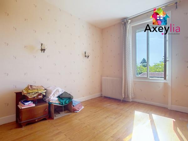 Le Coteau (42120) A VENDRE - LE COTEAU - MAISON DES ANNÉES 30 AVEC TROIS CHAMBRES, TERRAIN ET DÉPENDANCES