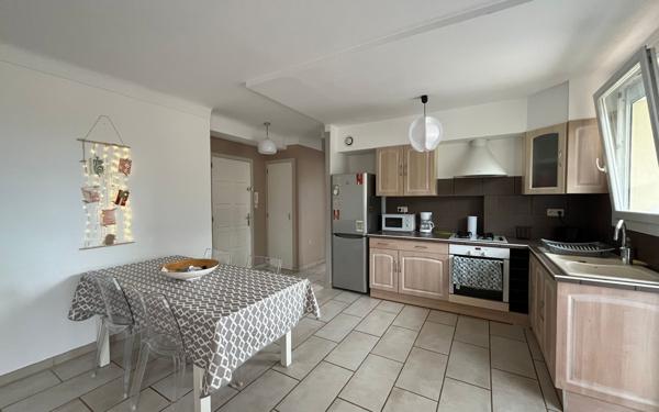 Appartement à vendre    2 pièces •  Saint-Estève