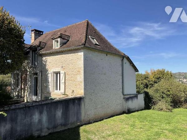 A VENDRE : Charmante maison de village en pierre avec une belle vue sur la vallée, sur un terra...
