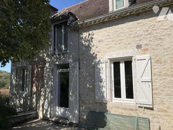 A VENDRE : Charmante maison de village en pierre avec une belle vue sur la vallée, sur un terra...