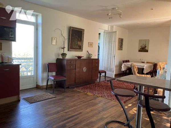 A VENDRE : Charmante maison de village en pierre avec une belle vue sur la vallée, sur un terra...