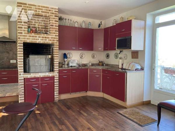 A VENDRE : Charmante maison de village en pierre avec une belle vue sur la vallée, sur un terra...