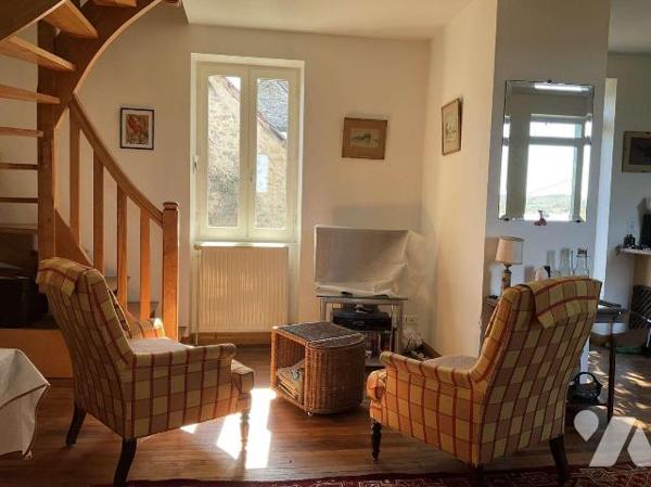 A VENDRE : Charmante maison de village en pierre avec une belle vue sur la vallée, sur un terra...