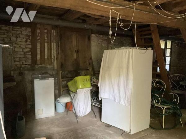 A VENDRE : Charmante maison de village en pierre avec une belle vue sur la vallée, sur un terra...