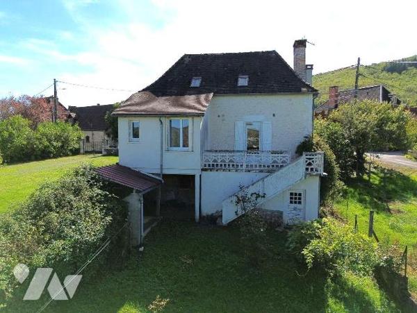A VENDRE : Charmante maison de village en pierre avec une belle vue sur la vallée, sur un terra...