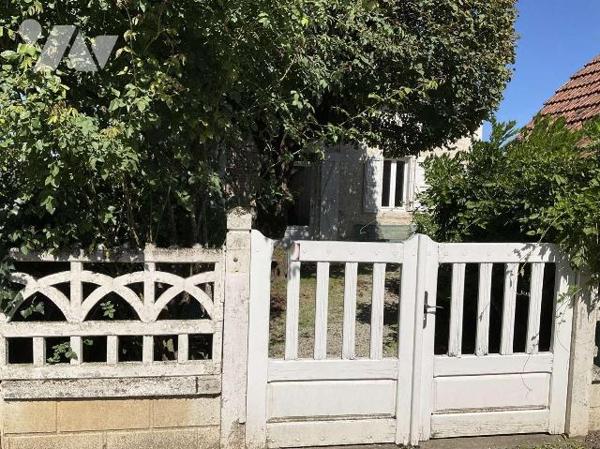 A VENDRE : Charmante maison de village en pierre avec une belle vue sur la vallée, sur un terra...