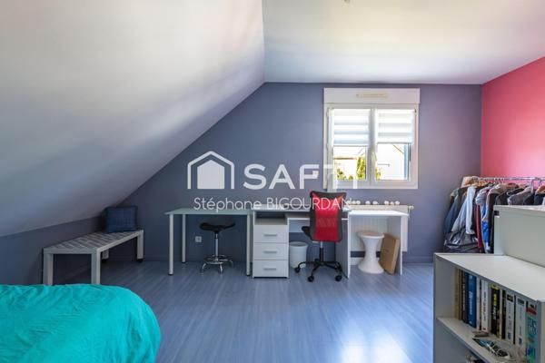 Maison individuelle 160m², 5 ch, 900m², piscine, Pirey