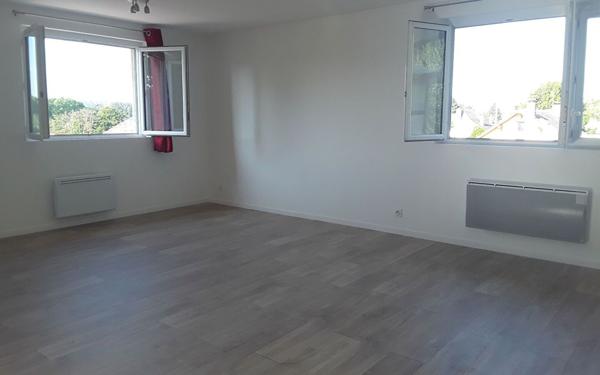 Appartement à louer    2 pièces •  Surville