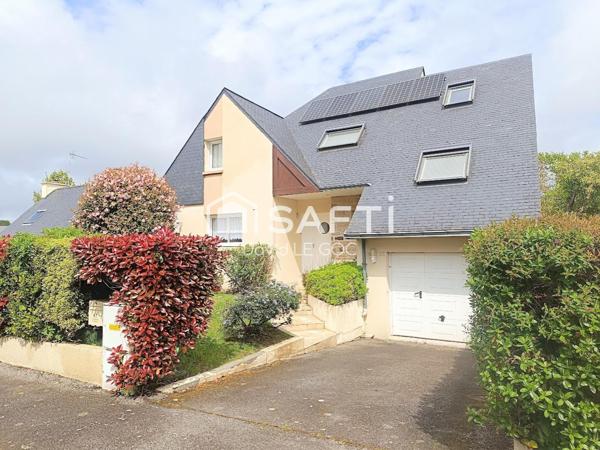 Fouesnant, en impasse, le centre ville à pied, maison d'architecte, 143 m², 4 chambres, deux bureaux, sous-sol enterré, double garage