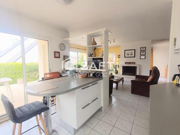 Fouesnant, en impasse, le centre ville à pied, maison d'architecte, 143 m², 4 chambres, deux bureaux, sous-sol enterré, double garage