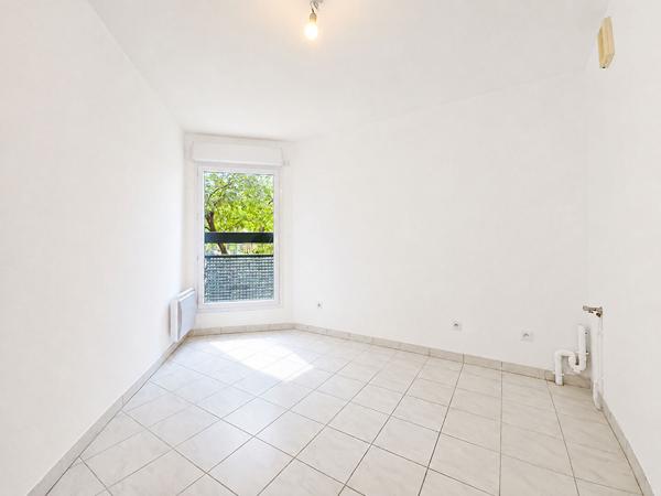 CASTANET-TOLOSAN - T4 de 92 m² en rez-de-jardin avec garage et cave