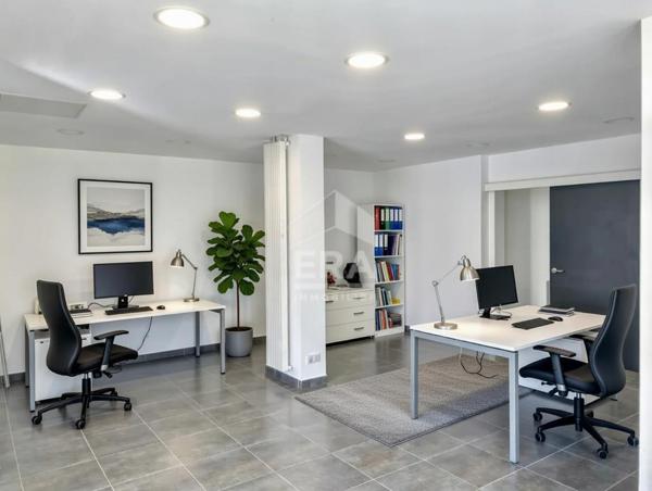 Local commercial de 109,57 m² libre - À l'entrée du centre-ville de Pau