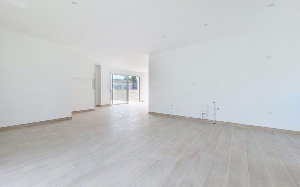 Maison à vendre    5 pièces •  Générac