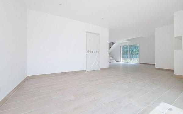 Maison à vendre    5 pièces •  Générac