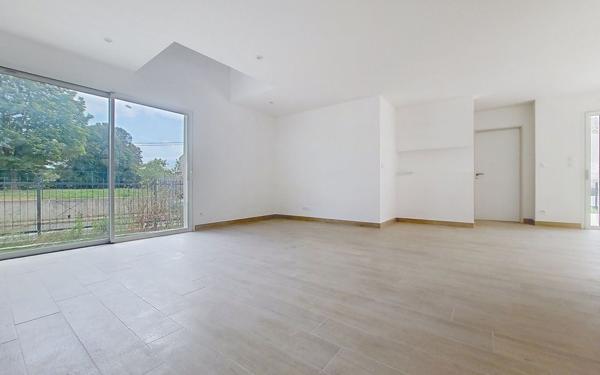 Maison à vendre    5 pièces •  Générac