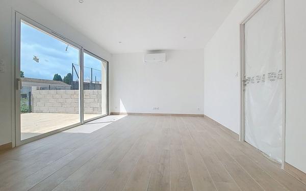 Maison à vendre    5 pièces •  Générac