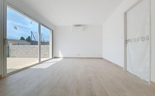 Maison à vendre    5 pièces •  Générac