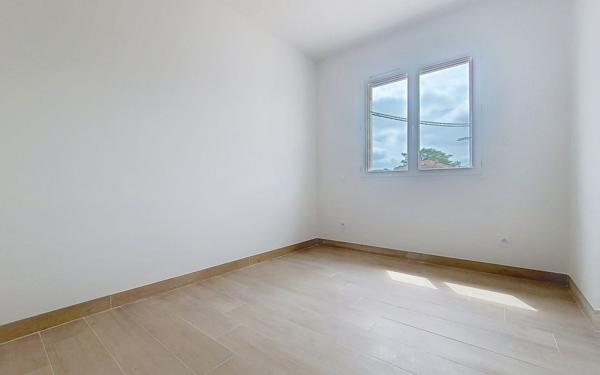 Maison à vendre    5 pièces •  Générac