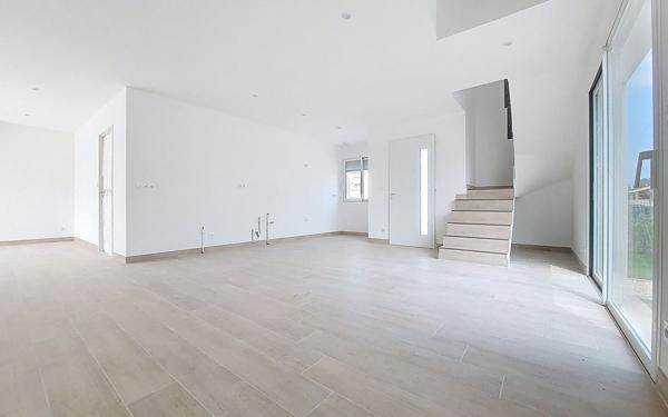 Maison à vendre    5 pièces •  Générac