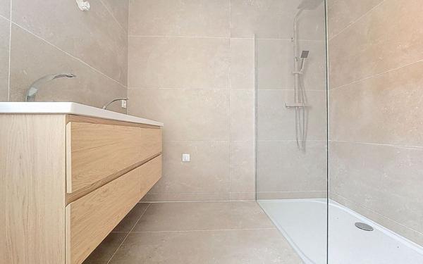 Maison à vendre    5 pièces •  Générac