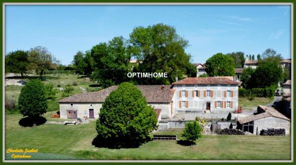 Corps de ferme au calme avec vue dégagée sur la campagne