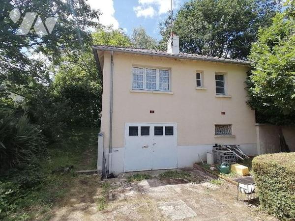 Etude de BRUZ - en sortie d'agglomération à 800 m du centre-ville - Terrain à bâtir de 718 m² l...