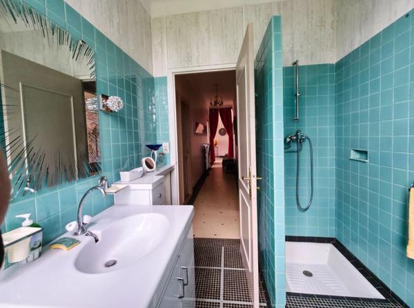 VILLA DE 296 M² AVEC SOUS-SOL, L’ENSEMBLE SUR 16340 M² DE TERRAIN CLOS