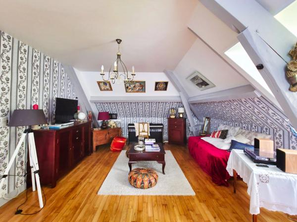 VILLA DE 296 M² AVEC SOUS-SOL, L’ENSEMBLE SUR 16340 M² DE TERRAIN CLOS