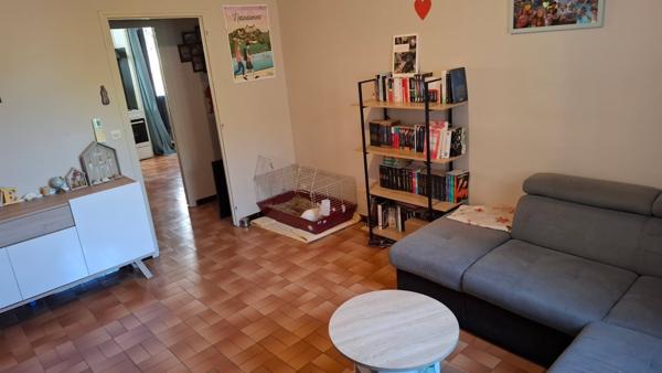 Plaissan (34230) Maison vigneronne R+2 avec garage