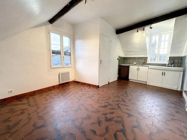 F2 situation recherchée plein centre au calme !