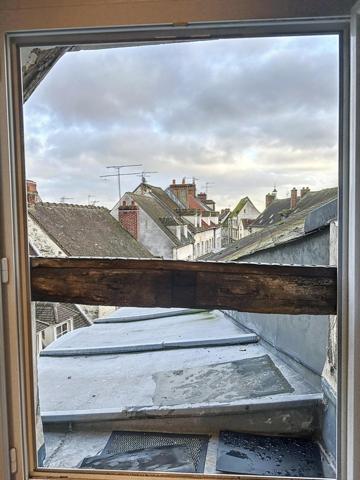 F2 situation recherchée plein centre au calme !