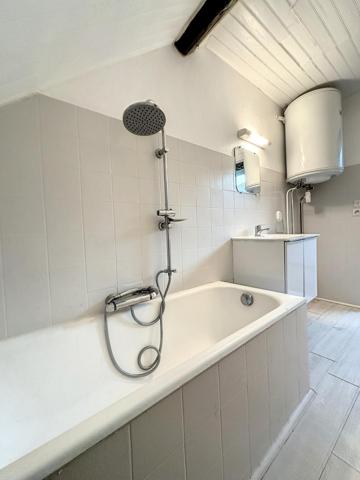 F2 situation recherchée plein centre au calme !