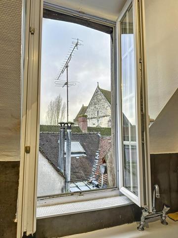 F2 situation recherchée plein centre au calme !