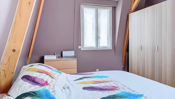 Maison familiale récente avec jardin paysager, à seulement 15 minutes à pied de la gare