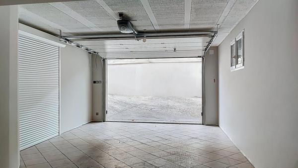 Maison familiale récente avec jardin paysager, à seulement 15 minutes à pied de la gare