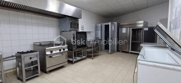 Local d activites de 980 m²